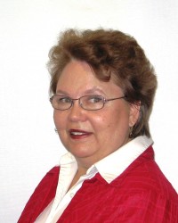 Elaine Williams Pic  reduced 9.2.09 for internet – bus cards